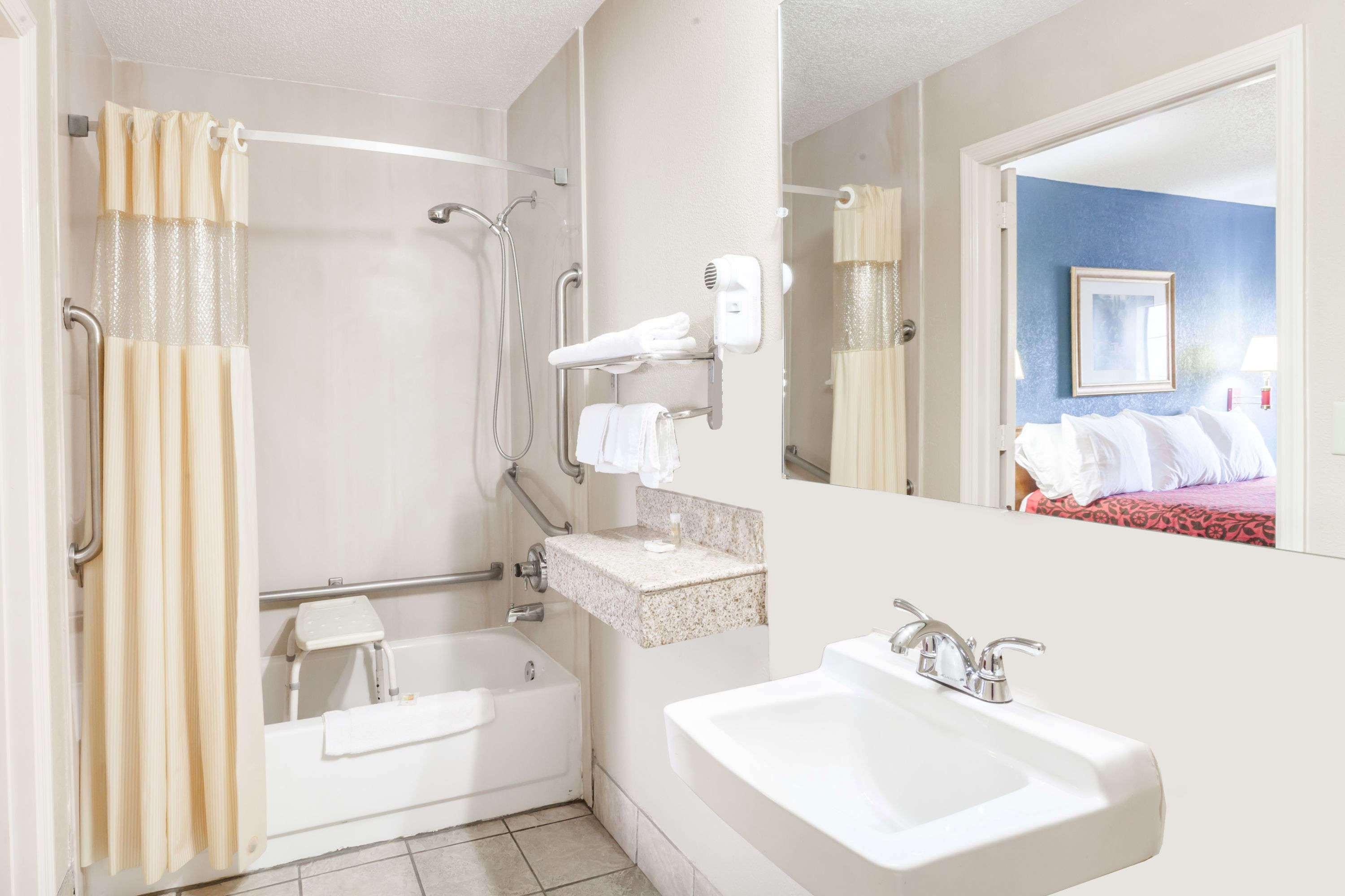 Days Inn By Wyndham Nashville N Opryland/Grand Ole Opry Экстерьер фото